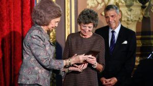 Reina Sofia, premia a la Dra. Elena Barraquer